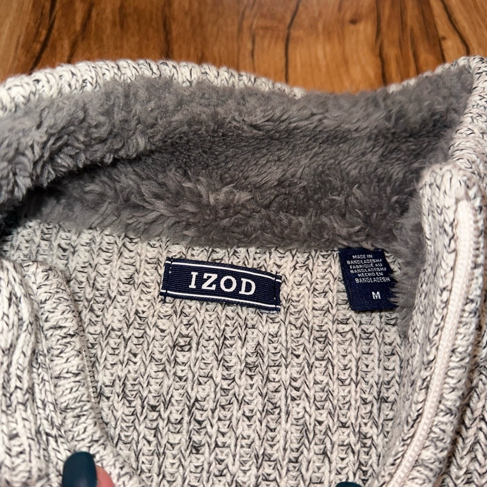 IZOD Pullover - Picture 2 of 6